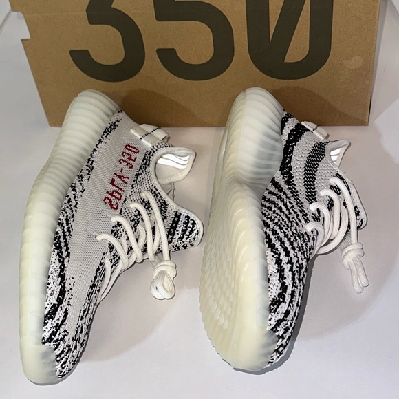 Adidas Yeezy Boost 350 V2 in Zebra - Black / Red - Picture 3 of 9